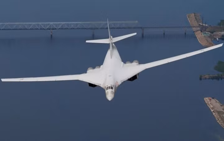 Tu-160 là niềm tự hào của Không quân Nga bởi đây là chiếc máy bay chiến đấu lớn nhất và máy bay ném bom có tốc độ cao nhất hiện vẫn còn hoạt đông. Nguồn ảnh: Sputnik.
