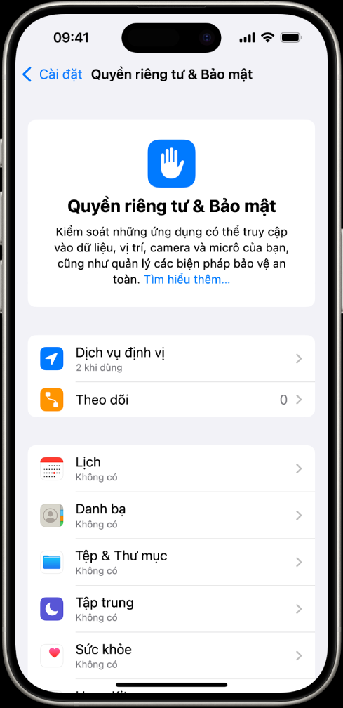 5. Quản lý quyền truy cập ứng dụng: Kiểm tra tại Cài đặt &gt; Quyền riêng tư &amp; Bảo mật để hạn chế thu thập dữ liệu không cần thiết.(Ảnh: Apple Support)