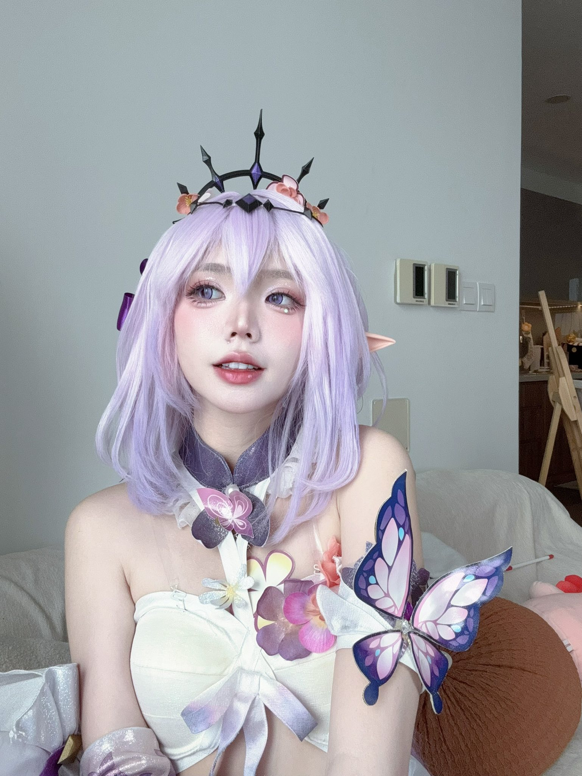 Sự thay đổi rõ rệt trong phong cách và hình ảnh của cô thời gian gần đây từ vẻ ngoài giản dị đến trẻ trung, chỉn chu và cuốn hút đã tạo dấu ấn mạnh mẽ trong lòng người hâm mộ.(Ảnh:FBNV)