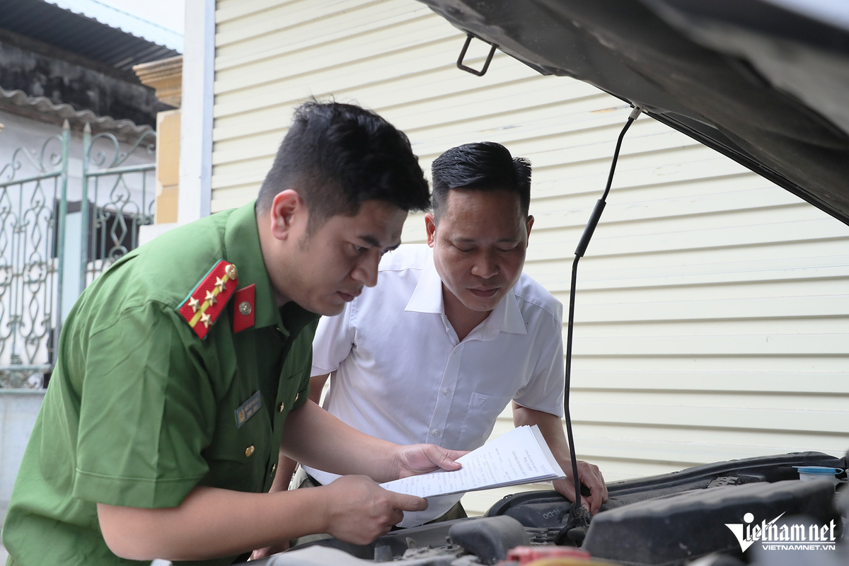 Hà Nội: Làm thủ tục đăng ký ô tô tại Công an xã nhanh bất ngờ - Hình 6 Ha Noi: Lam thu tuc dang ky o to tai Cong an xa nhanh bat ngo-Hinh-6