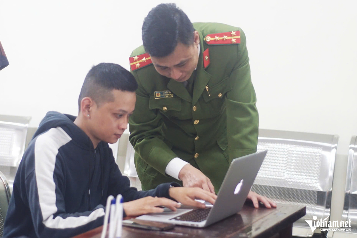 Hà Nội: Làm thủ tục đăng ký ô tô tại Công an xã nhanh bất ngờ - Hình 9 Ha Noi: Lam thu tuc dang ky o to tai Cong an xa nhanh bat ngo-Hinh-9