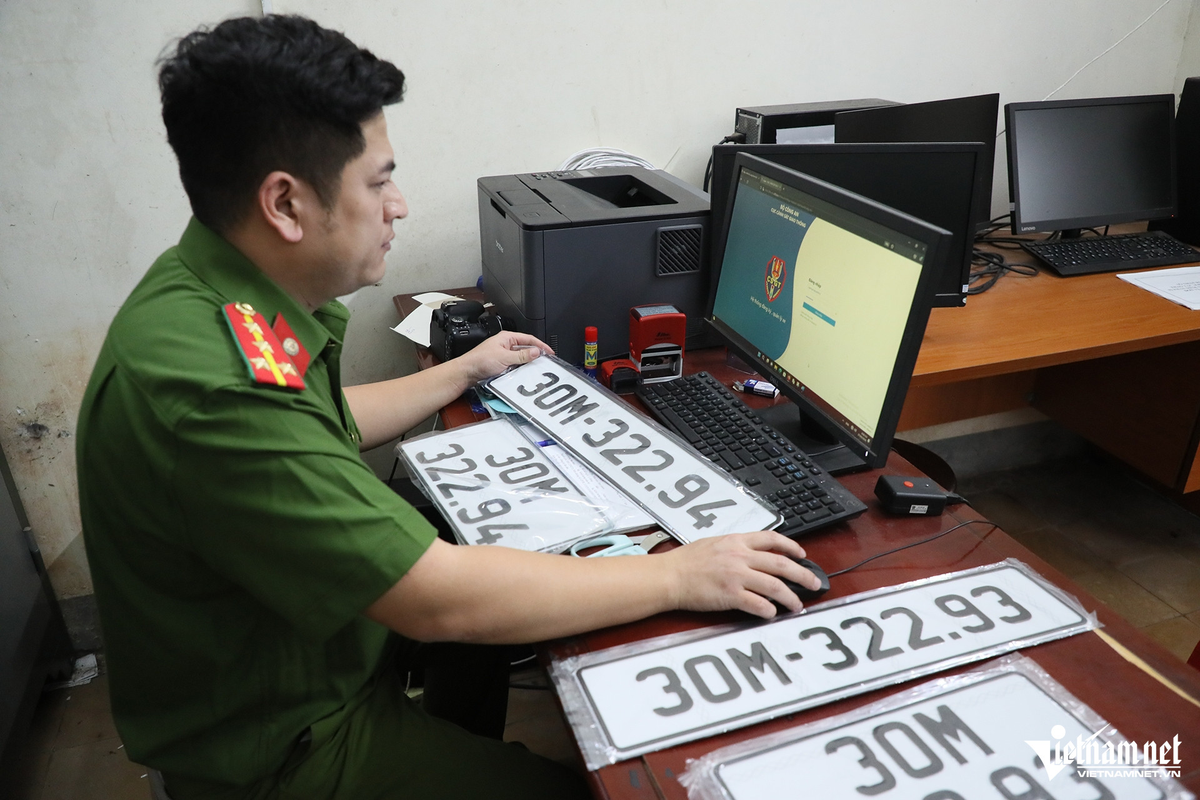 Hà Nội: Làm thủ tục đăng ký ô tô tại Công an xã nhanh bất ngờ - Hình 7 Ha Noi: Lam thu tuc dang ky o to tai Cong an xa nhanh bat ngo-Hinh-7