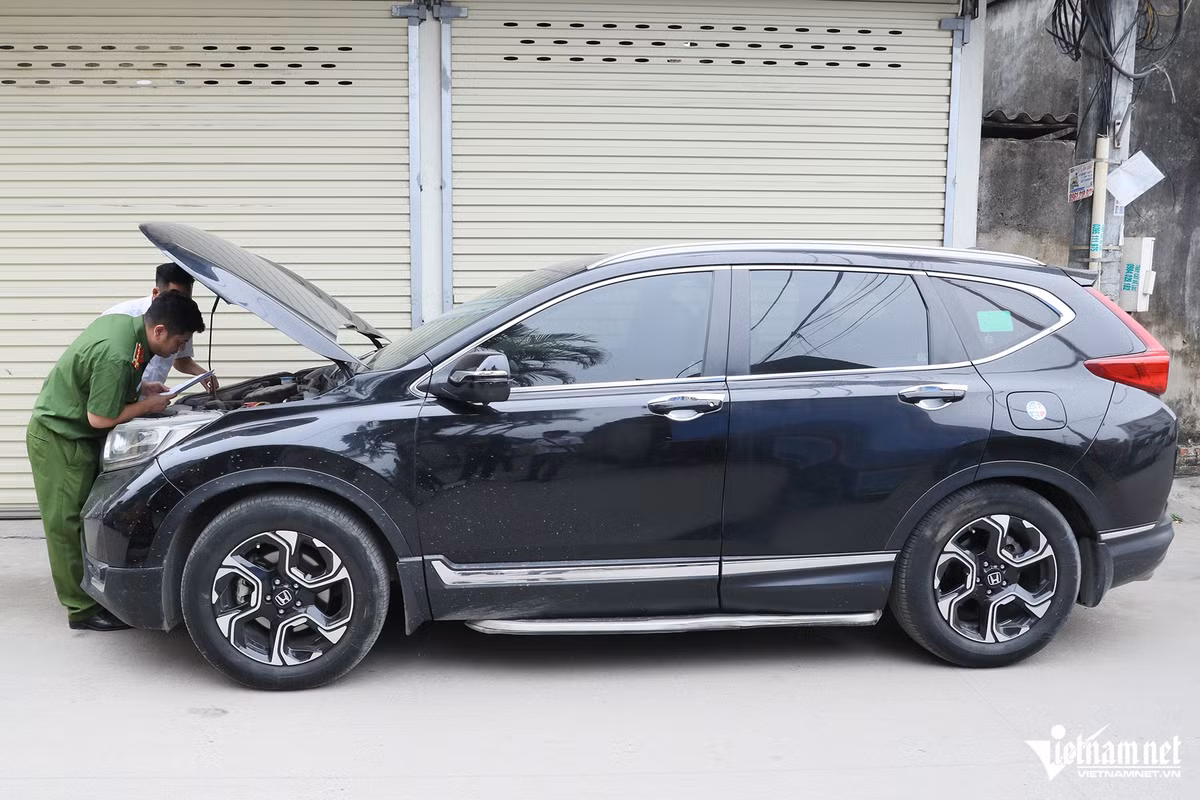 Ha Noi: Lam thu tuc dang ky o to tai Cong an xa nhanh bat ngo-Hinh-2