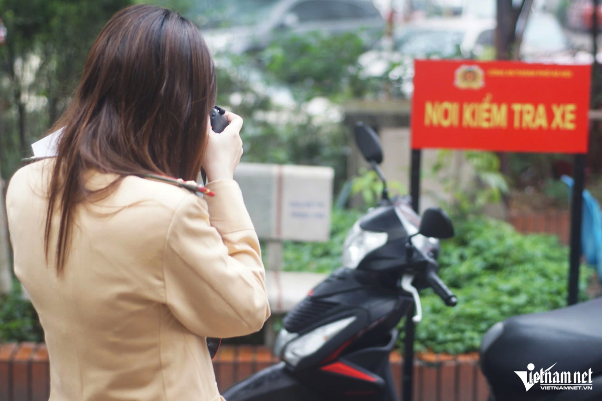 Hà Nội: Làm thủ tục đăng ký ô tô tại Công an xã nhanh bất ngờ - Hình 8 Ha Noi: Lam thu tuc dang ky o to tai Cong an xa nhanh bat ngo-Hinh-8