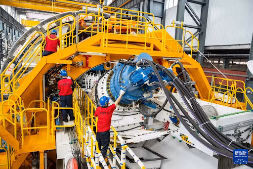 Cỗ máy khổng lồ này được chế tạo để tham gia vào dự án mở rộng hệ thống thoát nước phía Tây Hồ Tây Hàng Châu – công trình thoát nước đô thị lớn nhất Trung Quốc. (Ảnh: Xinhuanet)