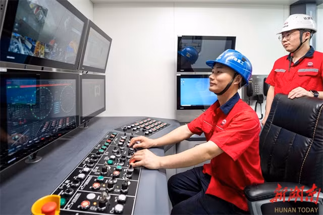 Để đối phó với địa chất phức tạp của Hàng Châu, Qiangji được trang bị công nghệ "lá chắn kép - lá chắn áp lực đất", giúp xuyên qua các tầng đất cứng mềm xen kẽ một cách hiệu quả. (Ảnh: enghunan.gov.cn)