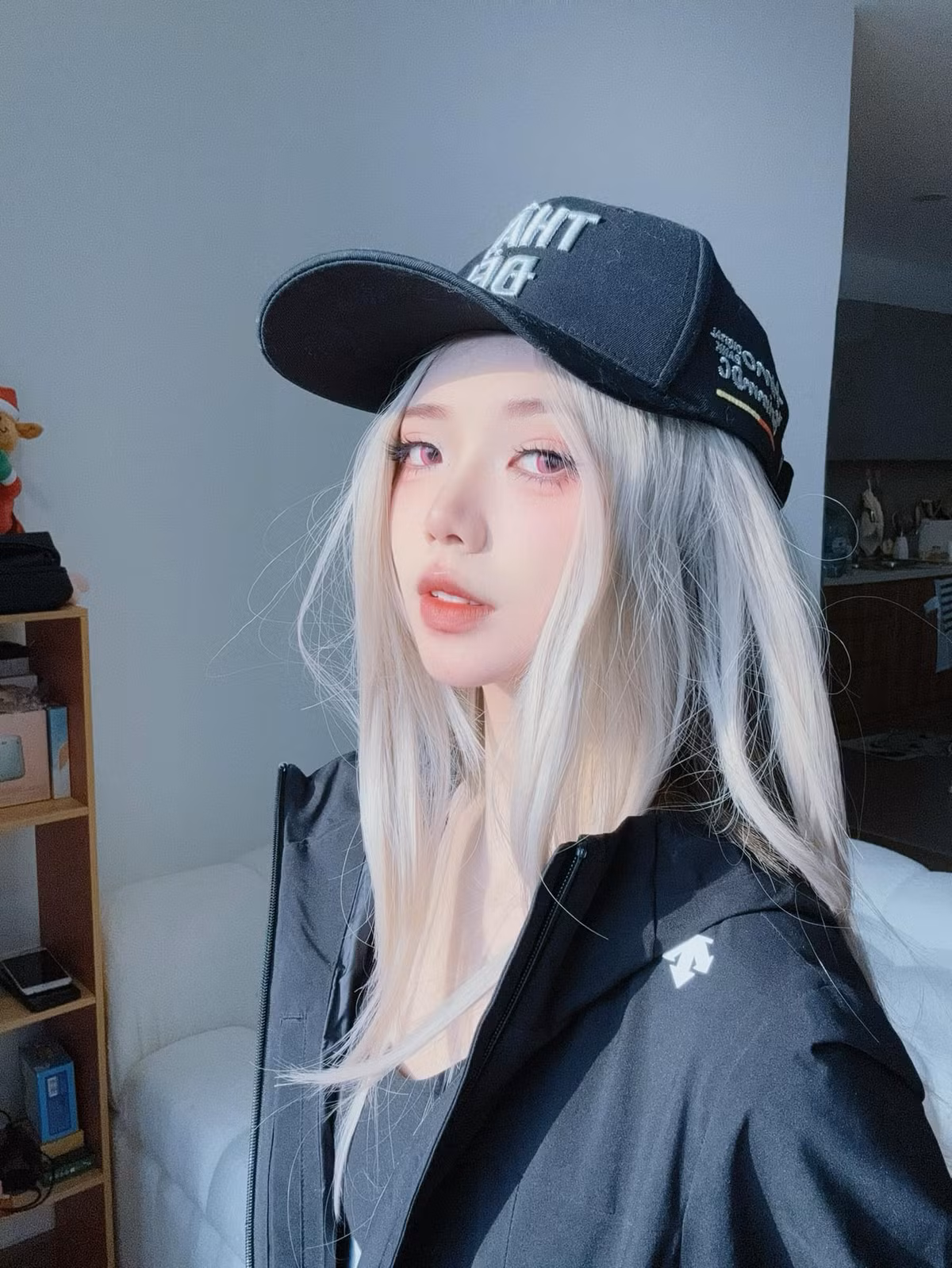 Bên cạnh niềm đam mê với game, cô cũng yêu thích xem phim, du lịch khám phá, đọc sách và đi dạo để giảm căng thẳng. (Ảnh:FBNV)