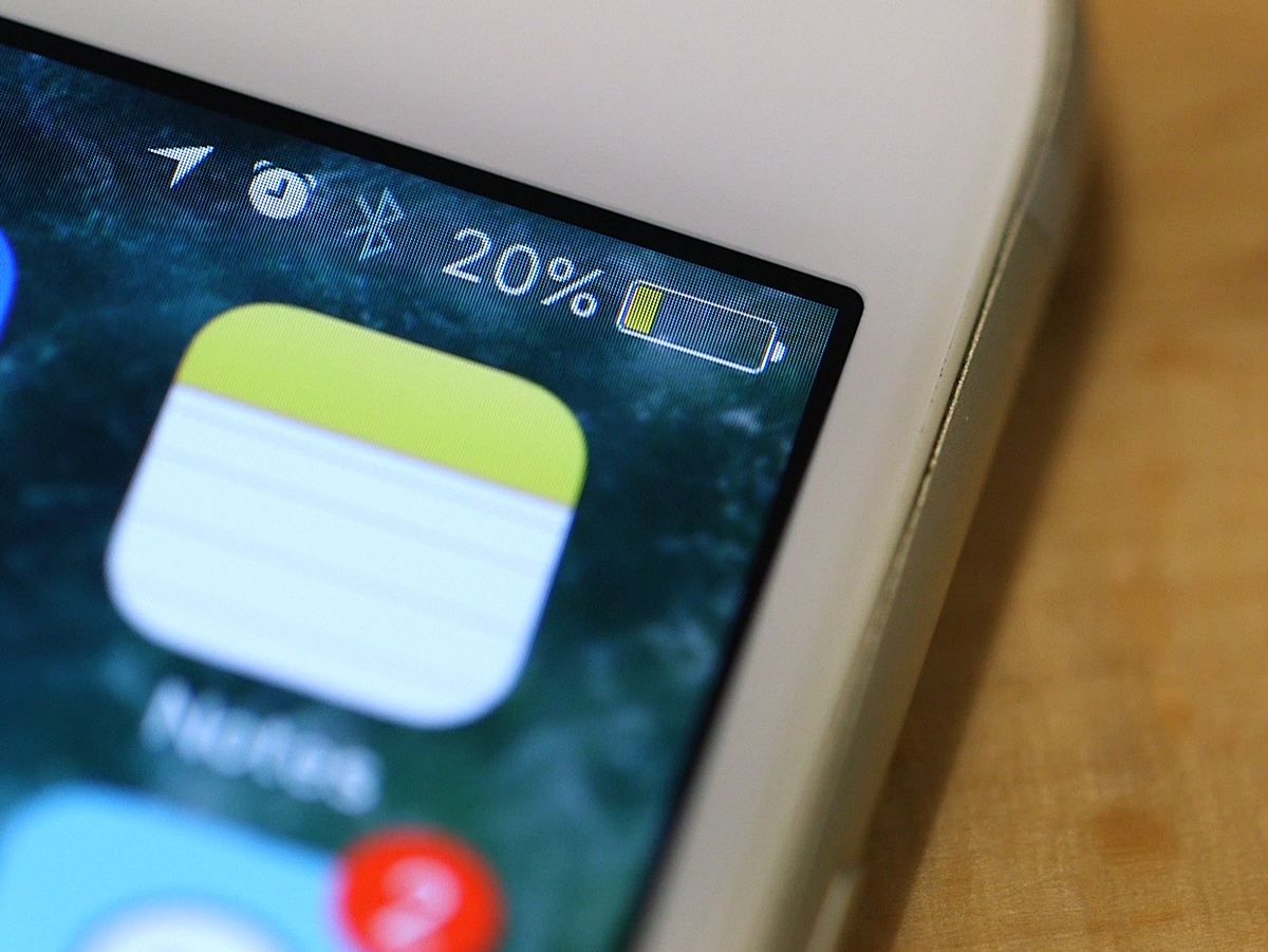 Thời điểm hợp lý để cắm sạc là khi pin còn dưới 20%, hoặc từ 30–40% nếu bạn không dùng điện thoại nhiều trong ngày. (Ảnh: Business Insider)