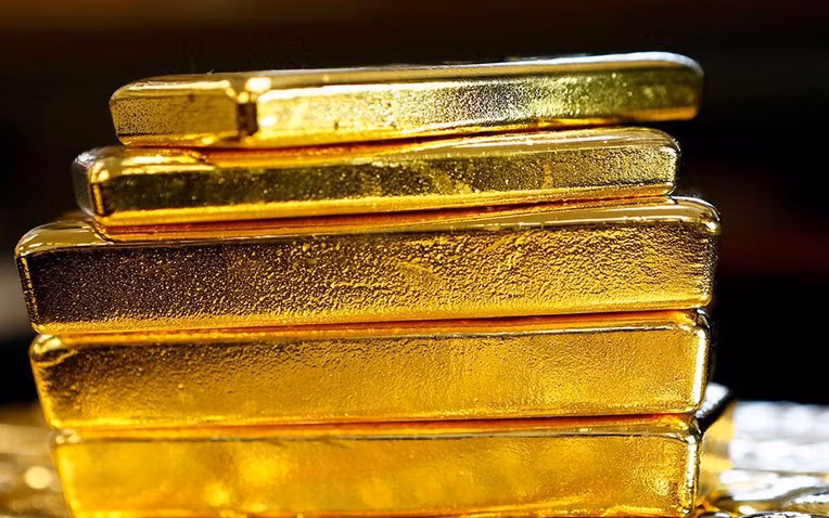 Các công nhân và nhà thăm dò chỉ có thể tiếp cận mỏ bằng trực thăng hoặc máy bay, bởi vị trí của mỏ cách thành phố gần nhất 200-400km qua vùng lãnh nguyên băng giá nguy hiểm. (Ảnh: Thanh niên Việt)