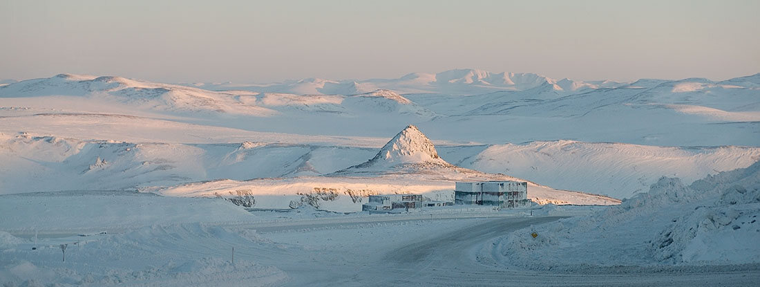 Các nhà bảo vệ môi trường lo ngại về nguy cơ tác động đến hệ sinh thái mong manh của vùng Bắc Cực, điều này khiến việc mở rộng khai thác bị hạn chế. (Ảnh: Atlas Obscura)