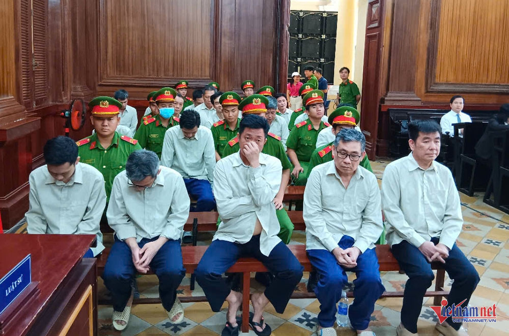 Nhận tiền "bảo kê" cát lậu, cựu Chủ tịch An Giang lĩnh 8,5 năm tù Nhan tien