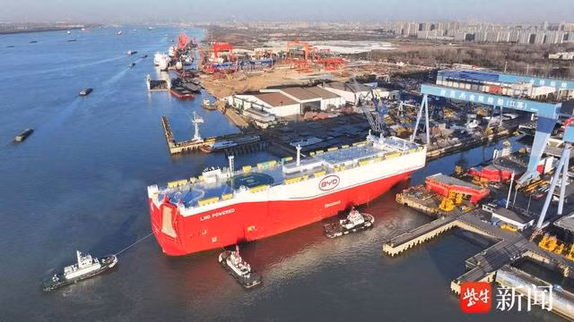 Tàu tích hợp hàng loạt công nghệ xanh như SCR, EGR, sơn giảm lực cản và hệ thống điện bờ giúp đạt phát thải carbon bằng 0 khi cập cảng. (Ảnh: carnewschina)