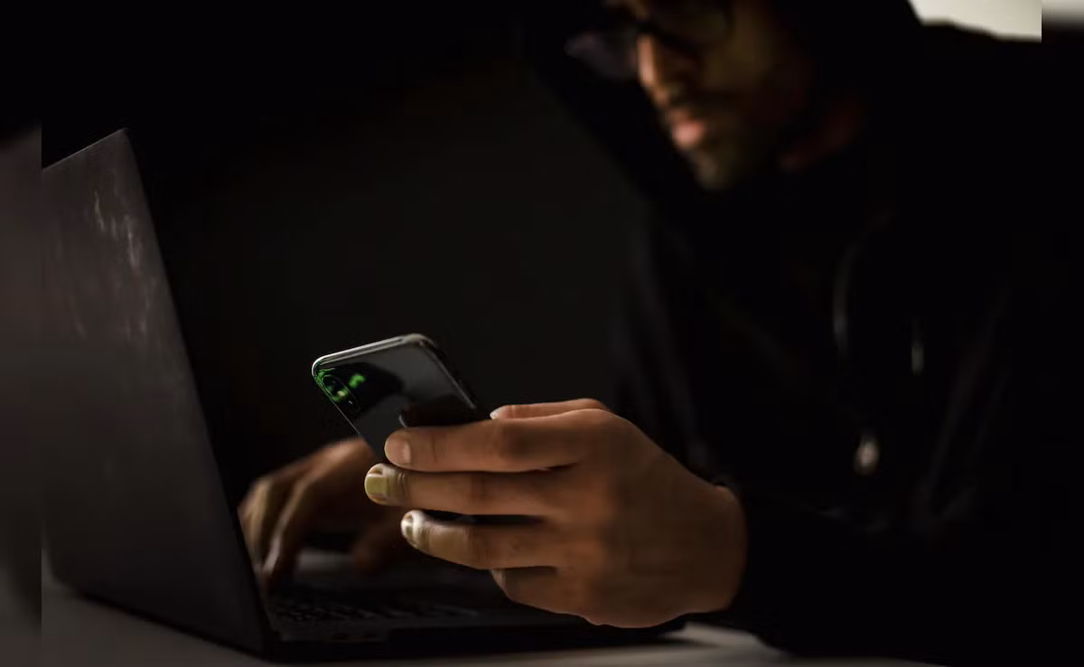 Dấu hiệu nhận biết: tên cơ quan thu phí giả, số điện thoại lạ, và liên kết có địa chỉ web không đáng tin cậy. (Ảnh: NDTV)