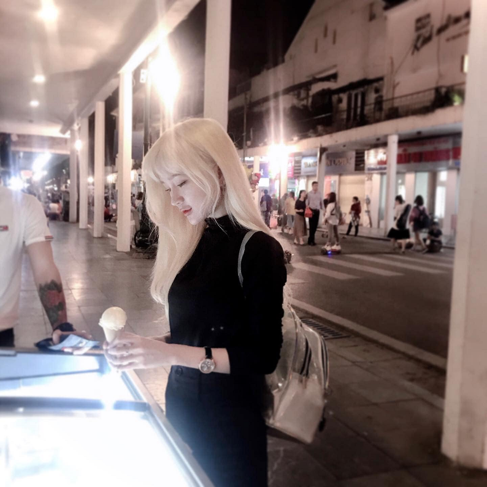 Thiên Thy từng là sinh viên Đại học Ngoại ngữ Đà Nẵng, cô chuyển hướng sang nghệ thuật, trở thành người mẫu ảnh, KOL, và streamer. (Ảnh: FBNV)