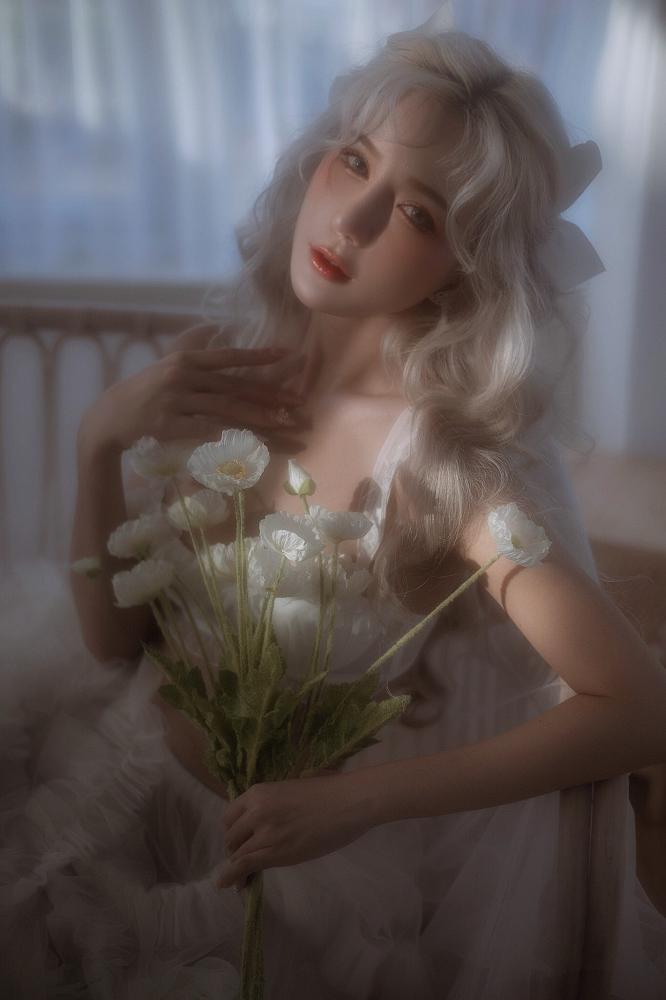 Phan Hoàng Thiên Thy, một nữ streamer, người mẫu và cosplayer nổi tiếng trong cộng đồng game thủ Việt Nam, vừa "tái xuất" sau thời gian vắng bóng. (Ảnh: FBNV)