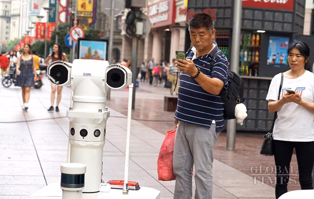 Cư dân mạng ví Thượng Hải như đang sống trong thế kỷ tương lai, nơi con người và công nghệ hòa hợp.(Ảnh: Yang Hui/GT)