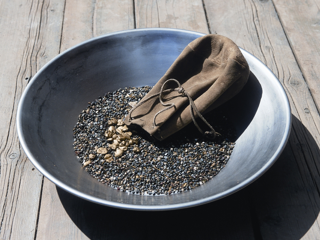 Cơn sốt vàng Klondike không chỉ mang lại sự giàu có cho một số ít người may mắn mà còn tạo ra một làn sóng di cư lớn và thay đổi cấu trúc kinh tế của vùng Yukon. (Ảnh: Gray Line Alaska)