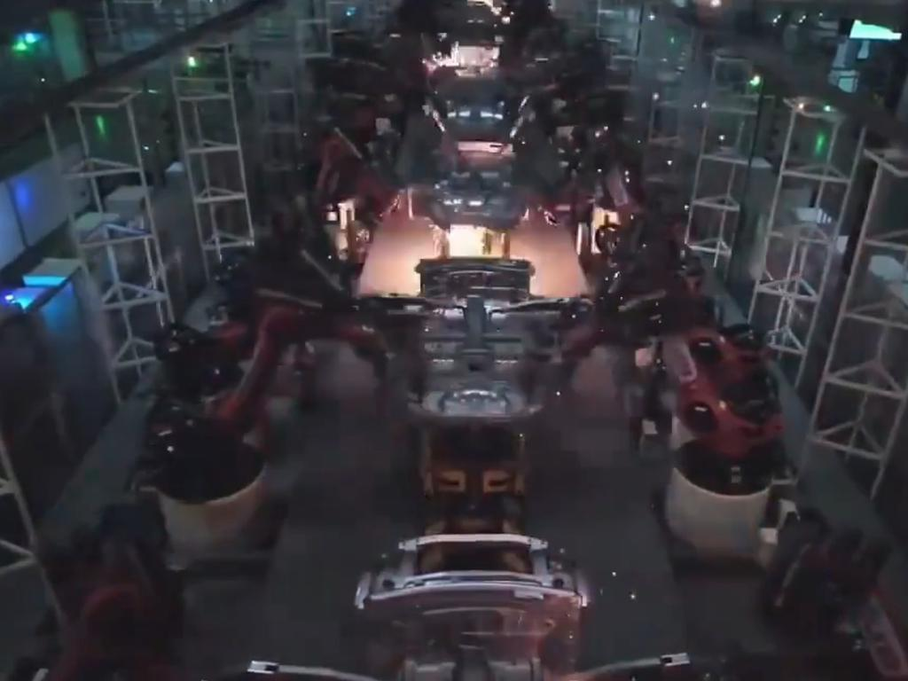 Xiaomi – công ty điện tử tiêu dùng tại Bắc Kinh – đã giới thiệu một nhà máy thông minh thế hệ mới, vận hành hoàn toàn tự động bằng trí tuệ nhân tạo (AI). (Ảnh: Người lao động)