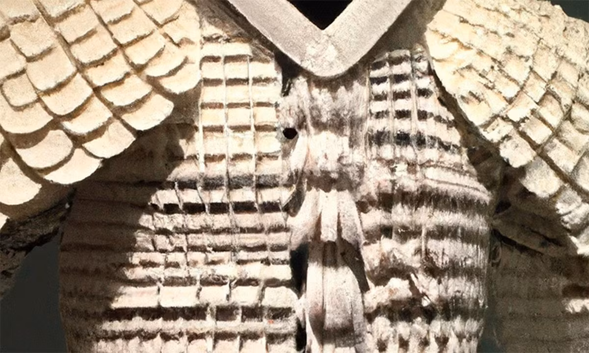 Chỉ hiệu quả với vũ khí cổ điển (kiếm, tên), không chống được đạn súng trường. Các vảy giấy được khâu tỉ mỉ vào lớp lót vải, tạo độ bền và linh hoạt khi chiến đấu.