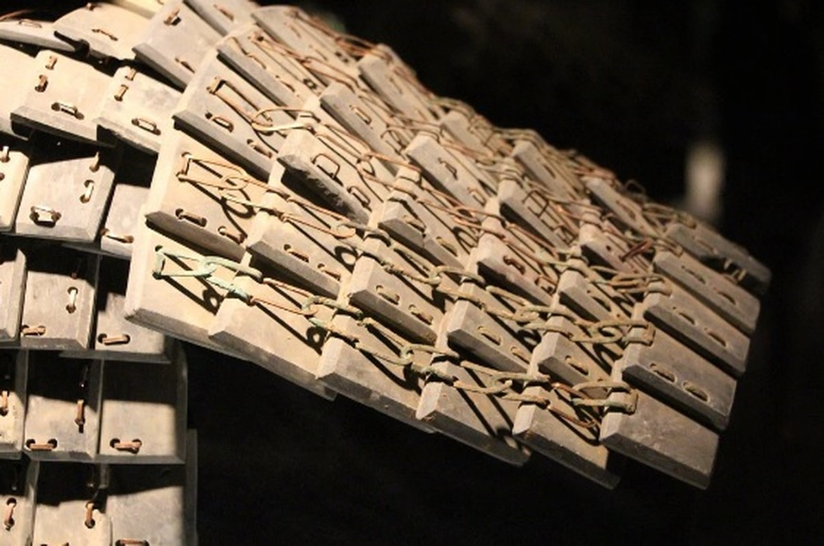 Giáp giấy được dùng cho cả dân thường tự vệ và quân đội, đặc biệt phổ biến ở vùng An Huy – nơi nổi tiếng về nghề giấy.