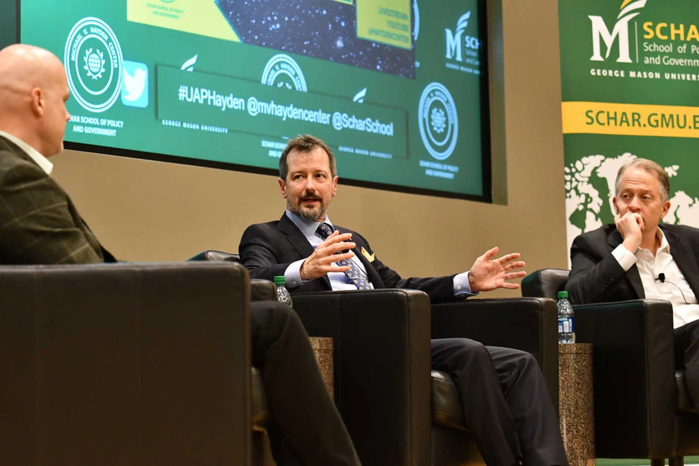 Tiến sĩ Sean Kirkpatrick, Giám đốc Văn phòng Giải quyết Bất thường Toàn miền (AARO) của Lầu Năm Góc, khẳng định chưa tìm thấy bằng chứng rõ ràng nào về sự sống ngoài hành tinh trên Trái đất. (Ảnh: James Jarvis)