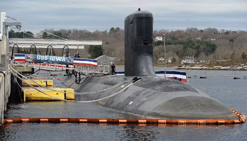 Hệ thống cột buồm quang tử hiện đại thay cho kính tiềm vọng truyền thống, dùng camera ánh sáng yếu và ảnh nhiệt. (Ảnh: The Day)