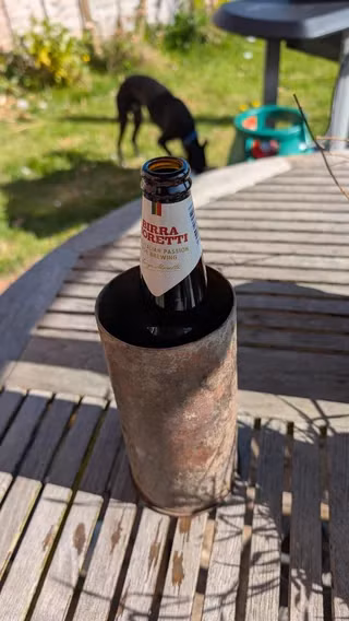 Người đàn ông làm theo lời khuyên, gửi ảnh cho cảnh sát và đang chờ phản hồi khi gia đình chuẩn bị tiệc BBQ. (Ảnh: Reddit)