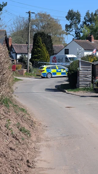 May mắn, các chuyên gia xác định quả pháo đã mất khả năng gây nổ, không còn nguy hiểm.