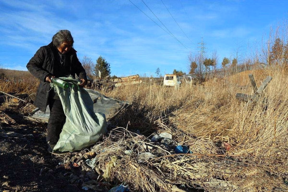 Cả hai câu chuyện đều khiến dân mạng chú ý vì những món tài sản tưởng chừng như bỏ đi, vô giá trị lại mang ý nghĩa vật chất và tinh thần rất lớn.