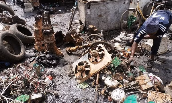 Ông Namo cũng từng gặp một người phụ nữ Thái Lan mang đồ trang sức nhặt được từ bãi rác đến kiểm tra. Ban đầu cô chỉ hy vọng kiếm được vài ngàn baht để trang trải cuộc sống.