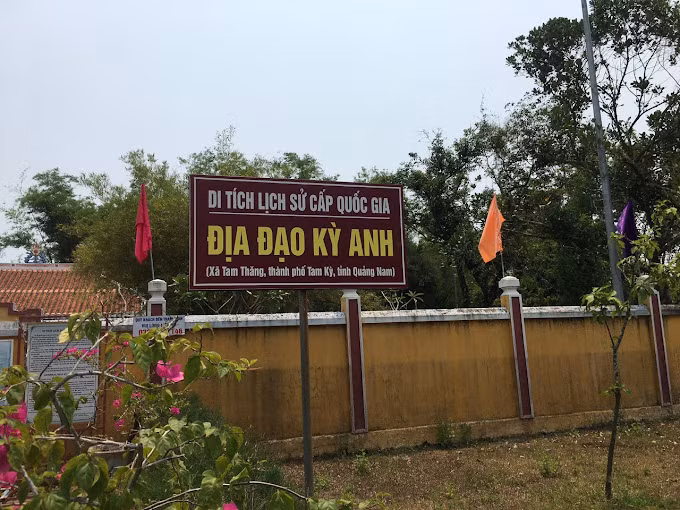 Được công nhận là di tích lịch sử cấp quốc gia vào năm 1997, địa đạo Kỳ Anh trở thành biểu tượng anh hùng của tinh thần yêu nước, sự sáng tạo và gan dạ của quân dân Quảng Nam.(Ảnh: iVIVU)