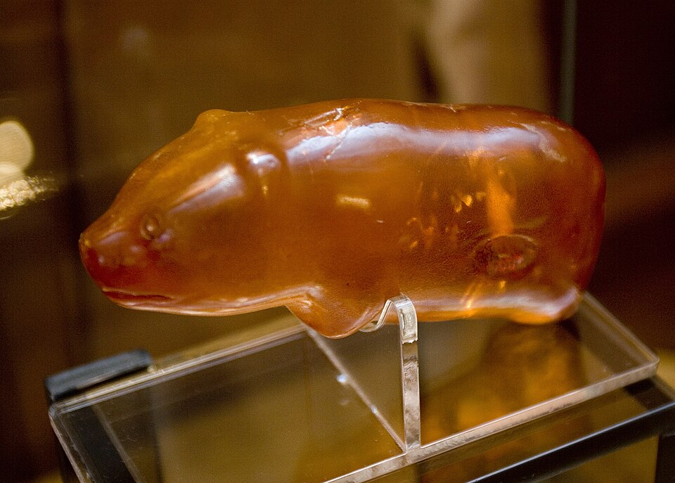 Các chuyên gia xác nhận đây là tác phẩm cổ thực sự và gọi nó là "gấu hổ phách" (Bernsteinbär).(Ảnh: Wikipedia)