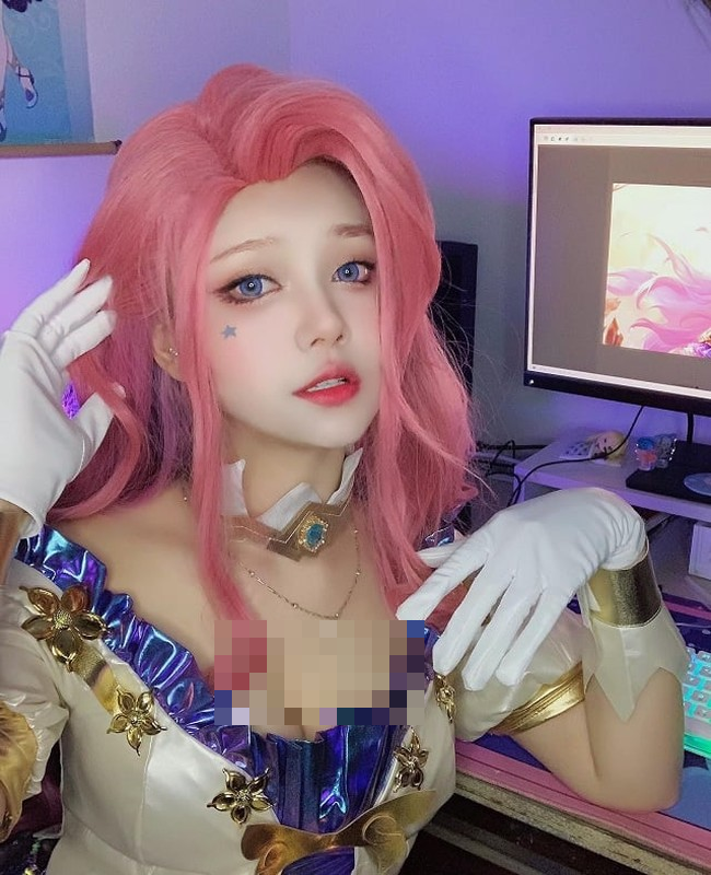 Nữ coser Cigw Pols nổi tiếng với tài hóa thân vào các nhân vật anime và game, cùng ngoại hình quyến rũ. (Ảnh: FBNV)