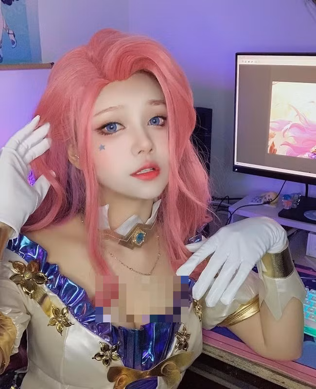  Nữ coser Cigw Pols nổi tiếng với tài hóa thân vào các nhân vật anime và game, cùng ngoại hình quyến rũ. (Ảnh: FBNV)