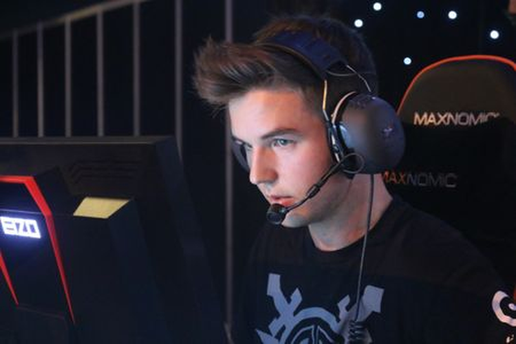 1. Dev1ce: Game thủ Dev1ce không chỉ gây ấn tượng bởi ngoại hình điển trai như tài tử Tom Cruise mà còn bởi phong độ xuất sắc, giúp Astralis vô địch hàng loạt giải đấu lớn. (Ảnh: Liquipedia)