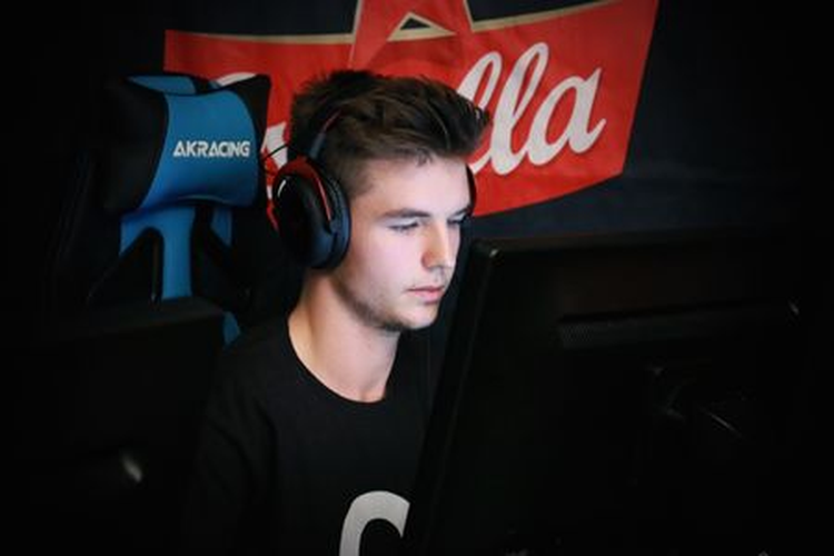 Anh là biểu tượng hoàn hảo của sự kết hợp giữa tài năng và sức hút trong làng eSports.(Ảnh: Liquipedia)