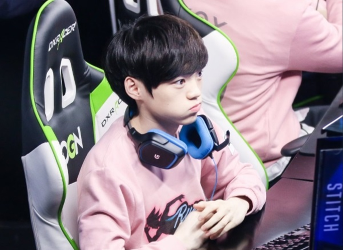 3. Stitch: Stitch sở hữu vẻ ngoài như idol K-pop, khiến anh nổi bật trong làng Overwatch của Hàn Quốc. (Ảnh: Tilt Report)