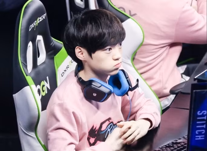 3. Stitch: Stitch sở hữu vẻ ngoài như idol K-pop, khiến anh nổi bật trong làng Overwatch của Hàn Quốc. (Ảnh: Tilt Report)