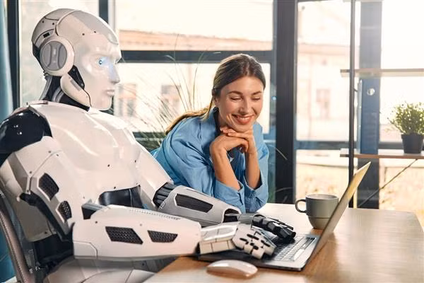 Gates cho rằng mọi người có thể làm việc ít giờ hơn, nghỉ hưu sớm hoặc tập trung vào các hoạt động ý nghĩa hơn. (Ảnh: New Horizons)