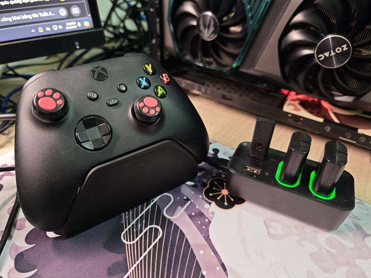 Máy chơi game như PlayStation, Xbox tiếp tục tiêu thụ điện để tải bản cập nhật và giữ kết nối Internet ngầm.