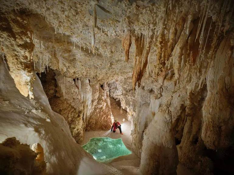 Hang động này thuộc tầng địa chất kỷ Ordovic, hình thành cách đây khoảng 480 triệu năm – thời kỳ Trái Đất còn chưa có khủng long. (Ảnh: jfdaily)