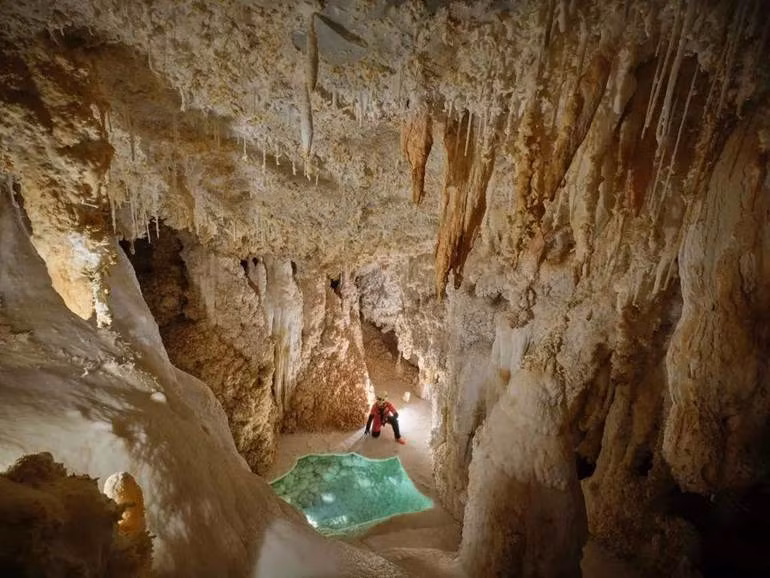 Hang động này thuộc tầng địa chất kỷ Ordovic, hình thành cách đây khoảng 480 triệu năm – thời kỳ Trái Đất còn chưa có khủng long. (Ảnh: jfdaily)