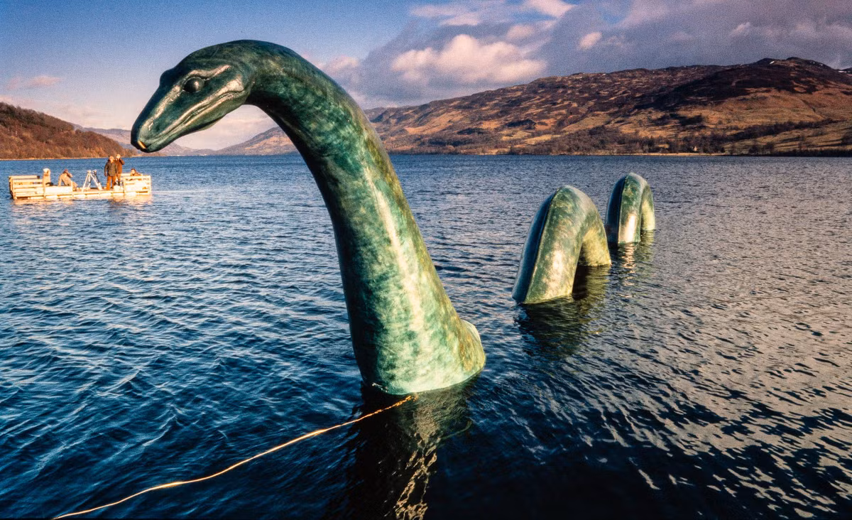 Nessie vẫn là một trong những bí ẩn gây tranh cãi trong lĩnh vực động vật học huyền bí. (Ảnh: Medium)