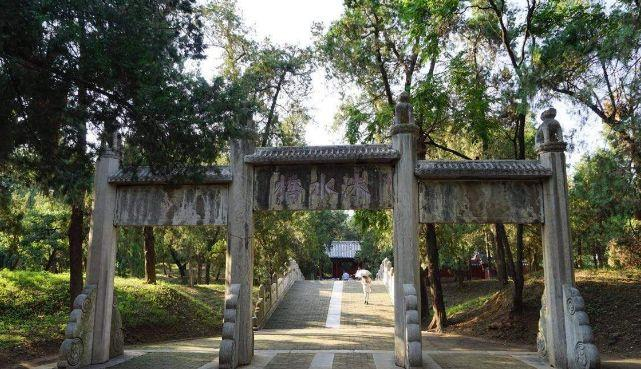 Như vậy, hiện tượng “quạ không đậu, rắn chuột không tới” ở mộ Khổng Tử không phải là điều kỳ bí tâm linh, mà là kết quả của trí tuệ tổ tiên, hiểu biết sâu sắc về sinh thái học và phong thủy. (Ảnh: Sina)