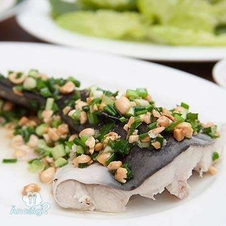 Đuôi cá mập hấp xì dầu tẩm hành lạc.