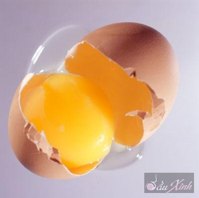  Bé bị tiêu chảy: Khi bé bị tiêu chảy, việc chuyển hoá các chất mỡ, đạm có nhiều trong trứng gà. Nếu không để đường ruột nghỉ ngơi, không những mẹ làm mất tác dụng bồi bổ mà còn làm cho bệnh của bé nặng thêm. 