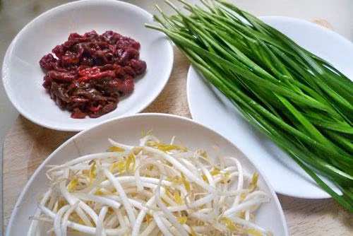  Với bò xào giá đỗ không những bổ sung kẽm mà còn cung cấp một lượng vitamin tốt có trong giá. 