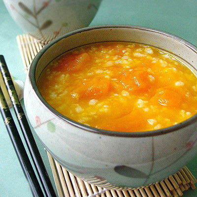  Bí đỏ đứng thứ 5 trong danh sách những thực phẩm giàu kẽm. Cháo bí đỏ cực kỳ tốt và phù hợp với mọi đứa trẻ. 