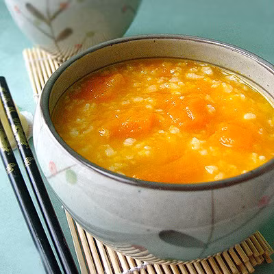  Bí đỏ đứng thứ 5 trong danh sách những thực phẩm giàu kẽm. Cháo bí đỏ cực kỳ tốt và phù hợp với mọi đứa trẻ. 