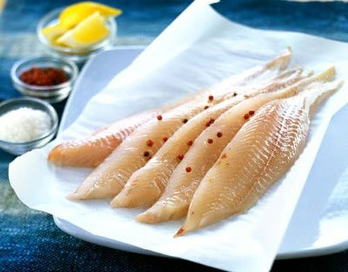  Để xào phi lê cá không nát: Ướp thịt cá đã thái với một ít đường, khi xào cá sẽ không bị nát.